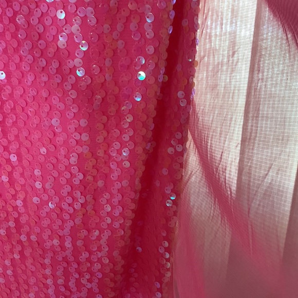 Bubblegum pink sequin gown - Picture 4 of 8